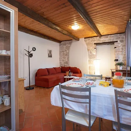 Perla Apartment *